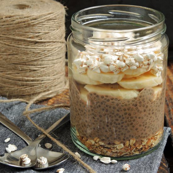 Chocolate chia pudding with bananas