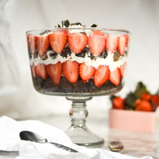 Strawberries+Cream Brownie Trifle