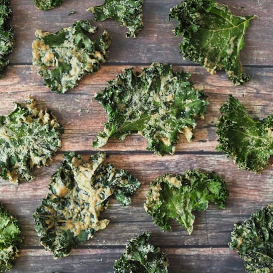 Easy Tahini Garlic Kale Chips