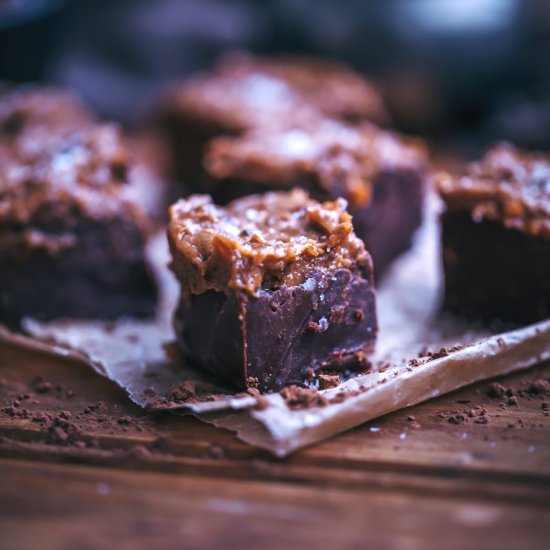 Dark chocolate date caramel fudge