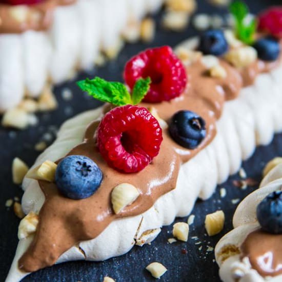 Meringue Bites with Chocolate Cream