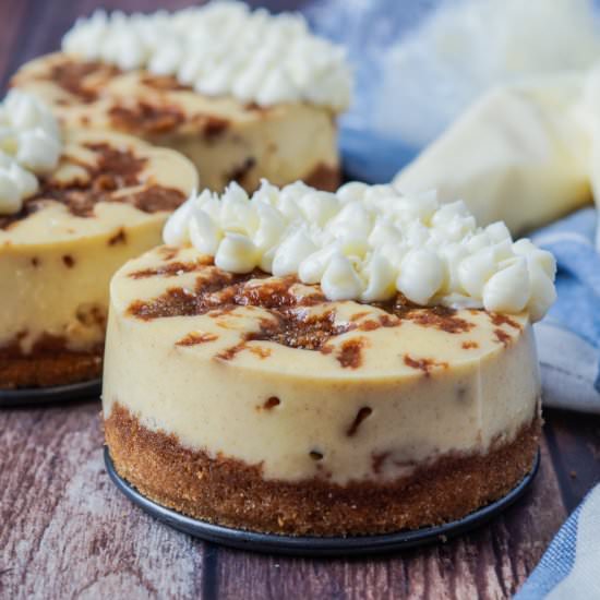 Cinnamon Roll Cheesecake
