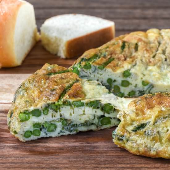 Omelet with asparagus and mint