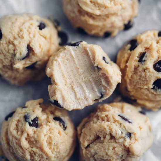 Vegan Cookie Dough Cheesecake Bites