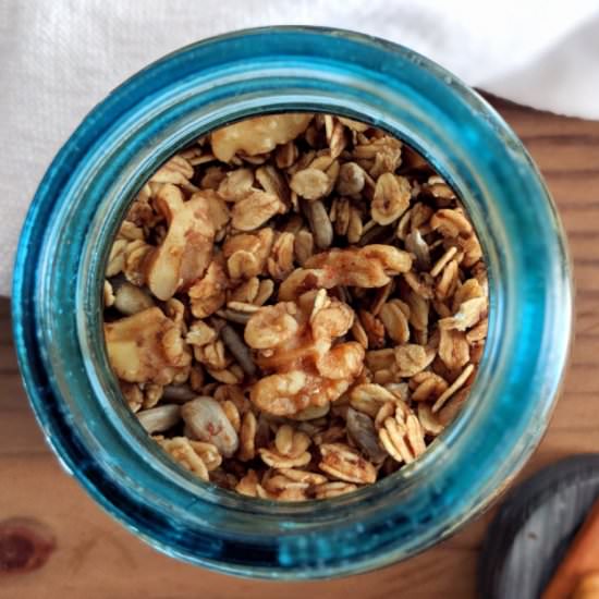 Banana bread granola