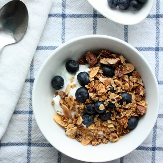 HEALTHY MAPLE GRANOLA