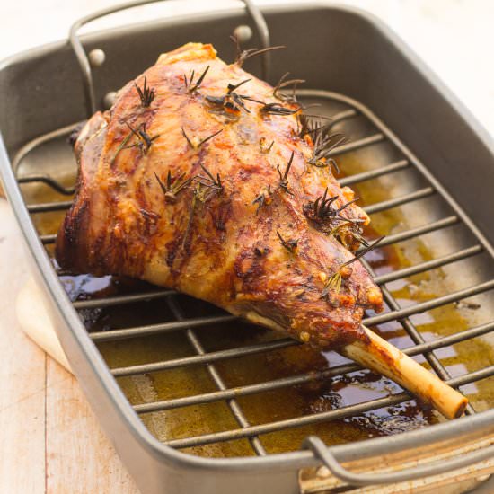 Simple Roast Lamb and Gravy