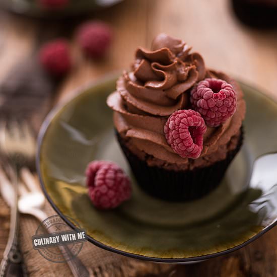 Chocolate Cupcakes with raspberries