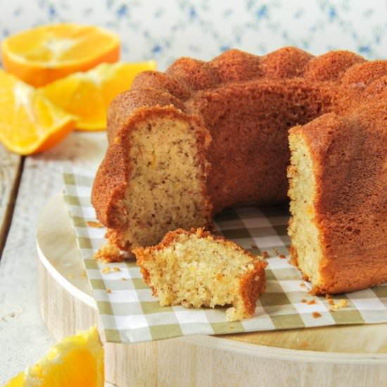 Cake with almonds and orange