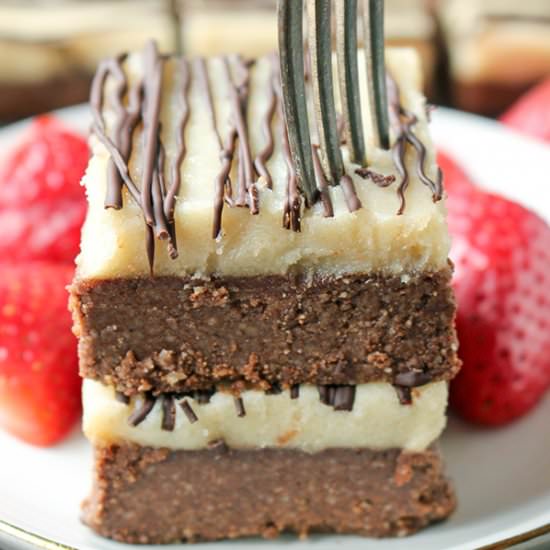 Paleo No-Bake Cheesecake Brownies