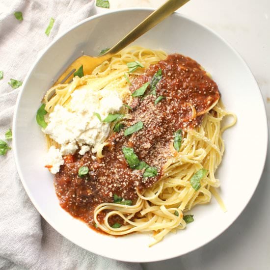 Slow Cooker Mushroom Ragu