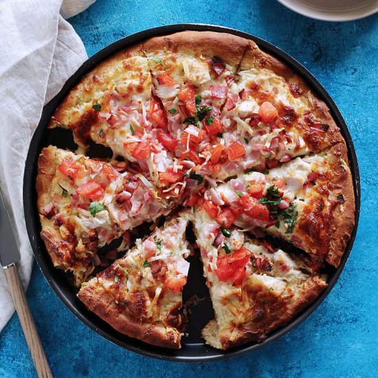 Chicken and white sauce pizza
