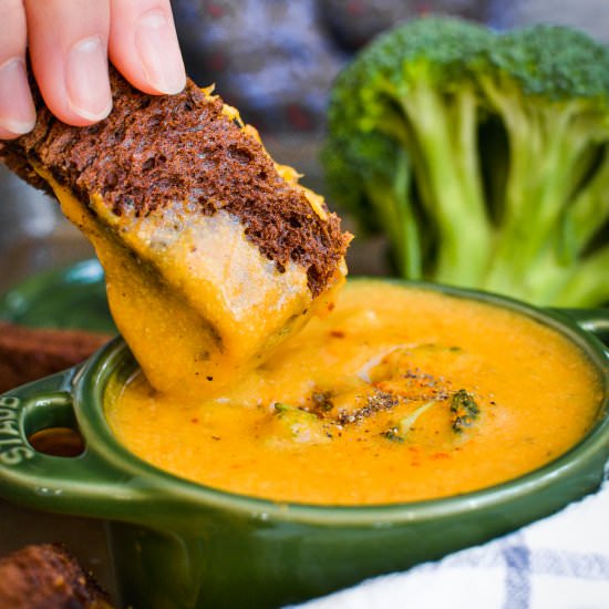 vegan broccoli cheeze soup