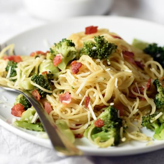 ONE-PAN BROCCOLI & BACON PASTA