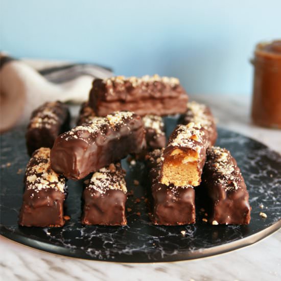 No-bake vegan Snickers bars