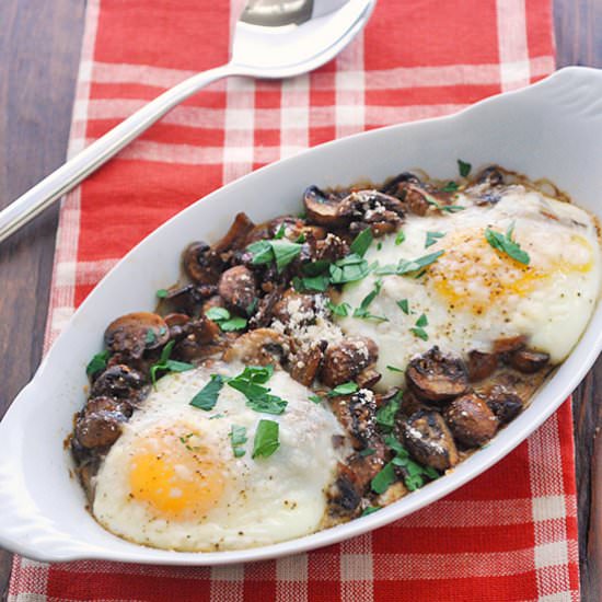 baked eggs and mushrooms