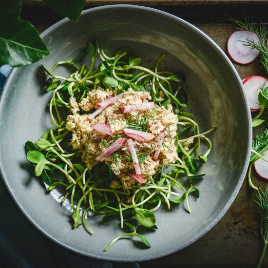 tuna salad with apple and dill