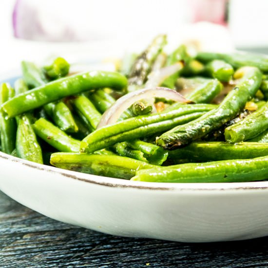 Garlic & Red Onion Roasted Green Beans