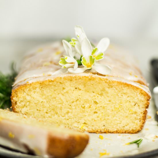 Vegan lemon drizzle cake