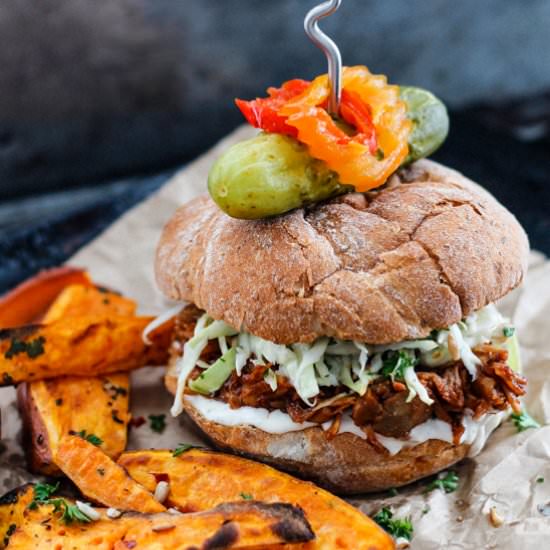 BBQ Pulled Porkless Burger