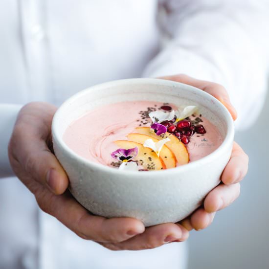 Apple pie smoothie bowl
