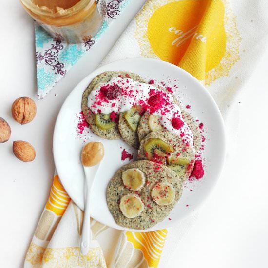 Oat pancakes with poppy seeds