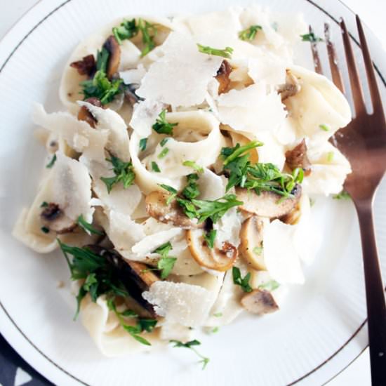 Mushroom Pasta-Vegan Alfredo Sauce