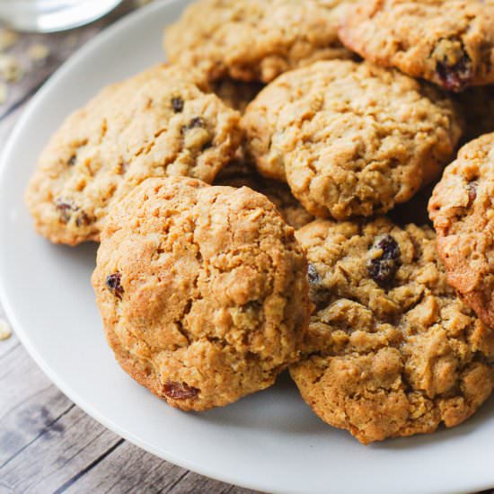 Copycat Oatmeal Raisin Cookies