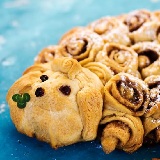 Easter Lamb Cinnamon Rolls