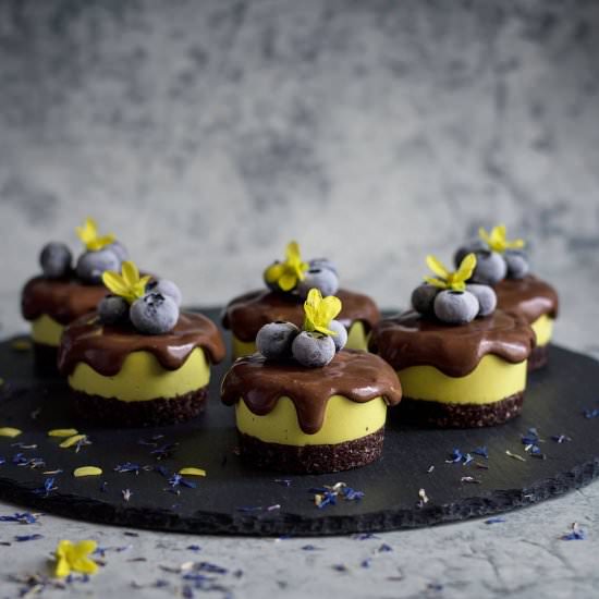 Mango chocolate cupcakes