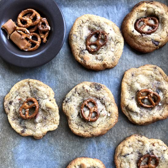 Caramel choco-pretzels cookies