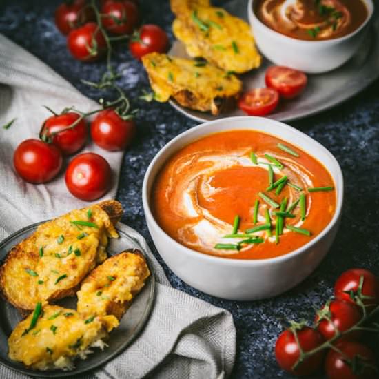 Creamy Tomato Soup w Garlic Cheese