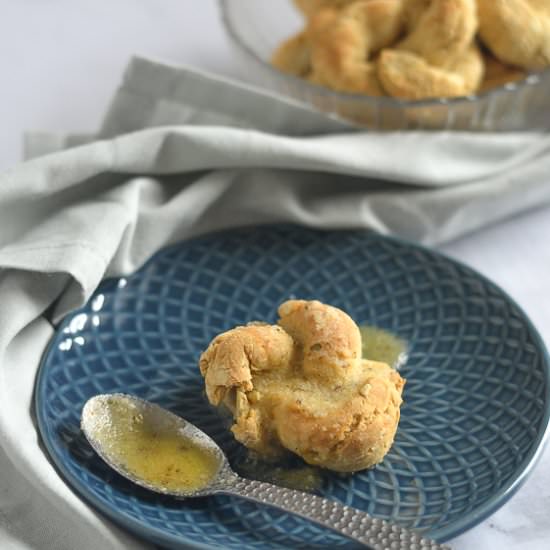 Gluten-free garlic knots