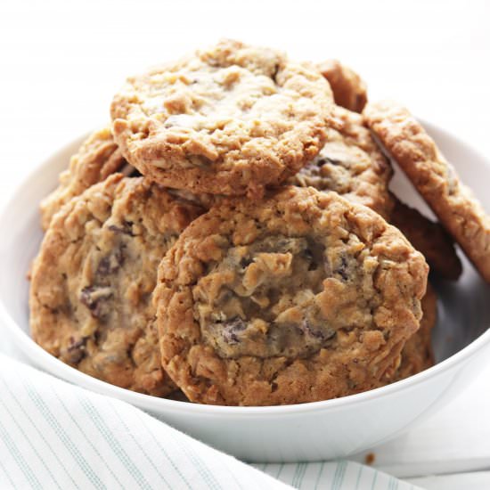 THE SOFTEST GLUTEN FREE OATMEAL COOKIES