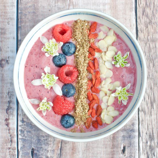 Easy Berry Smoothie Bowl