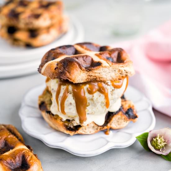 Hot cross bun ice cream sandwiches