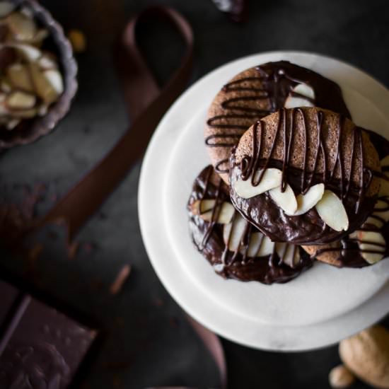 CHOCOLATE ALMOND MERINGUE COOKIES