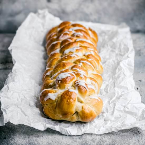 Vegan Vanilla and Lemon Challah
