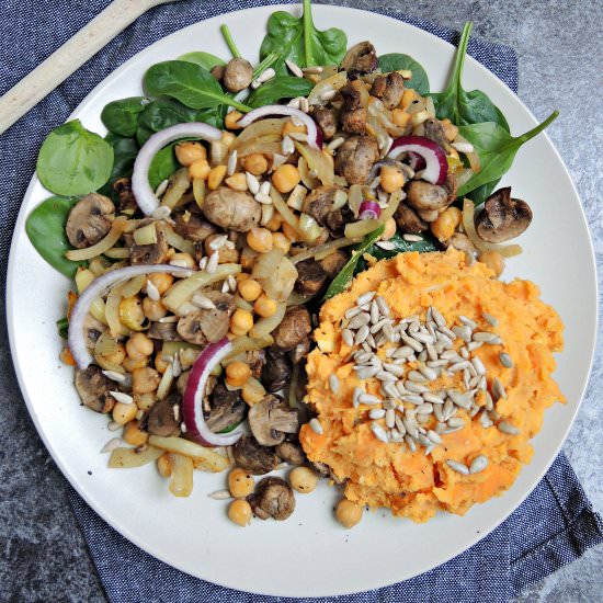 Roasted vegetables with hummus