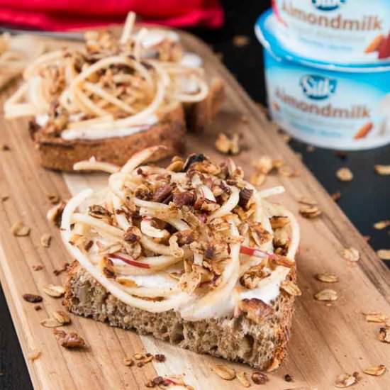Vanilla Cinnamon Yogurt Toast