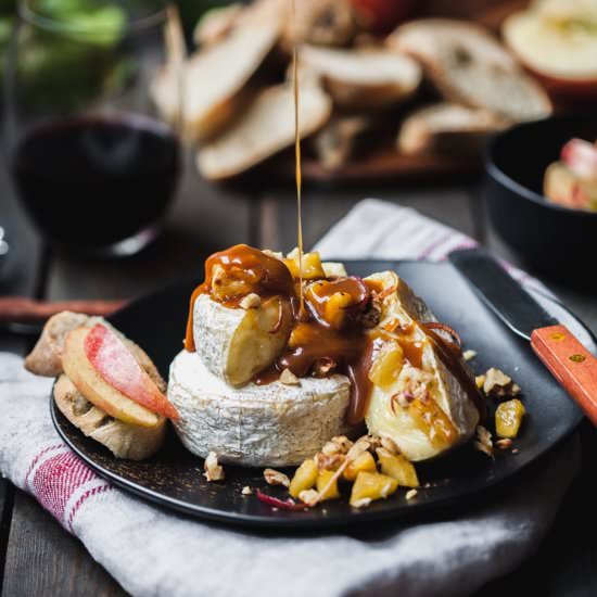 Baked Brie With Caramelized Apples