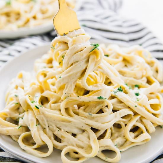 Vegan Garlic Alfredo Pasta