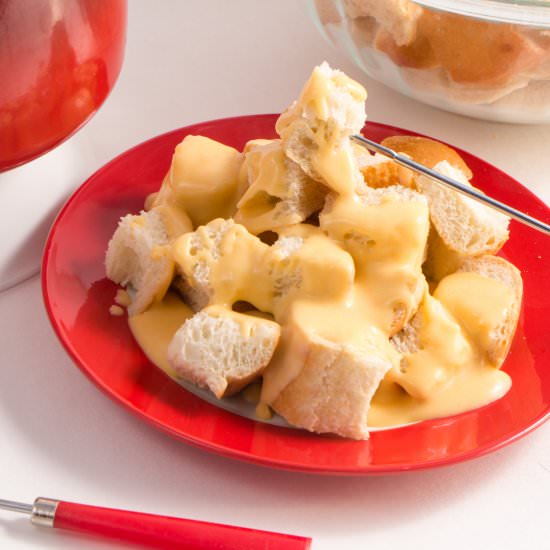 Creamy Cheese Fondue