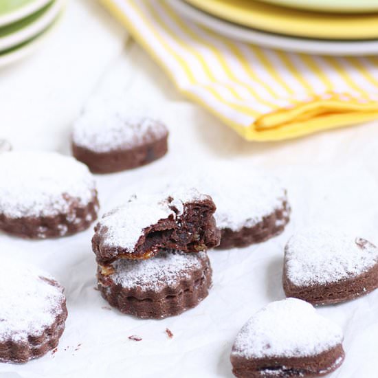 Filled cocoa biscotti