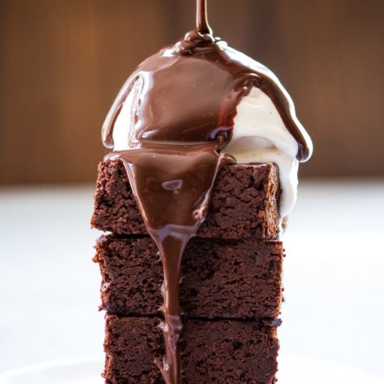 THE ULTIMATE PALEO CAKEY BROWNIES