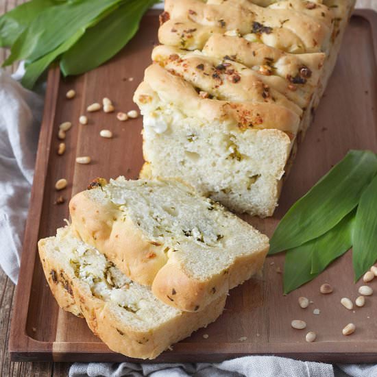 Pull Apart Bread with wild garlic