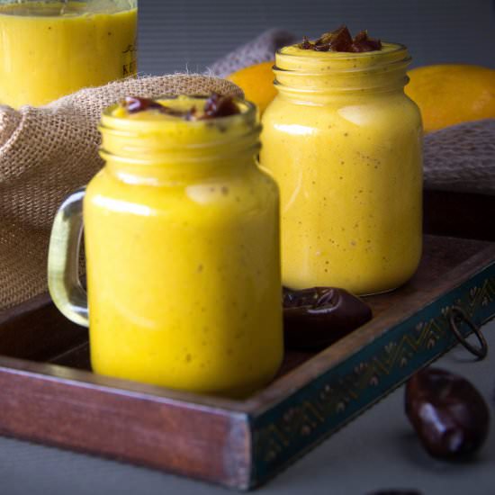 Date and Mango Smoothie