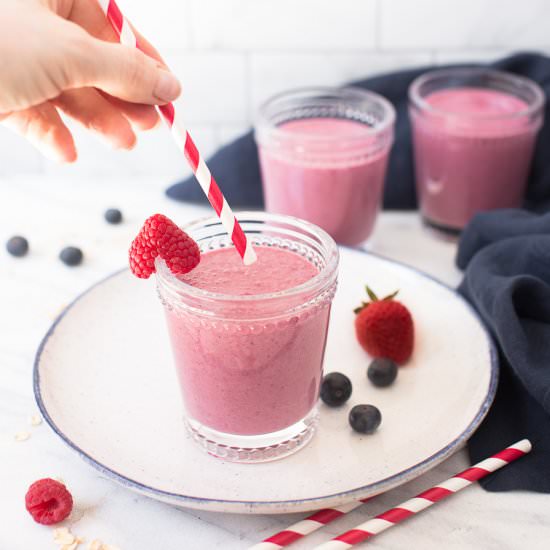Berry Oatmeal Breakfast Smoothie