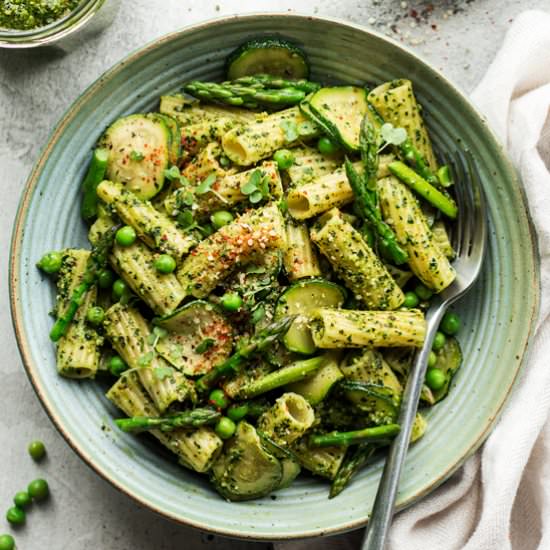 Kale pesto pasta (V)