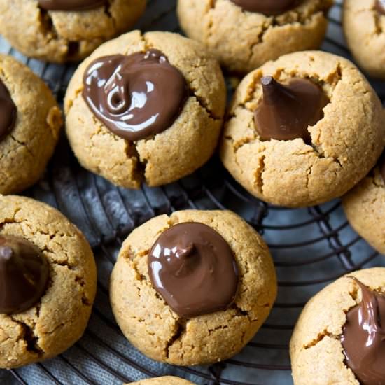 FLOURLESS PEANUT BUTTER BLOSSOMS
